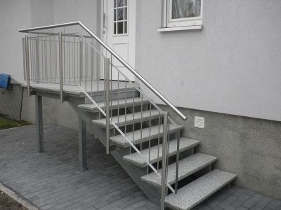 Bild-Nr.AF.17: Freitragende verzinkte Stahltreppe  mit einem Edelstahlgeländer von EDELSTAHL NATURSTEIN DESIGN, Berlin-Schönefeld