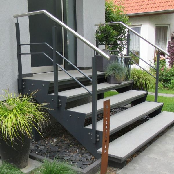Bild AF50: Premium Natursteintreppe mit Stahlunterbau und geflammten Granitstufen