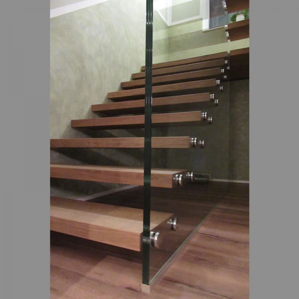Bild-Nr.IE.20: Designtreppe mit tragender Glaswange und Stufen aus Holz und Glas